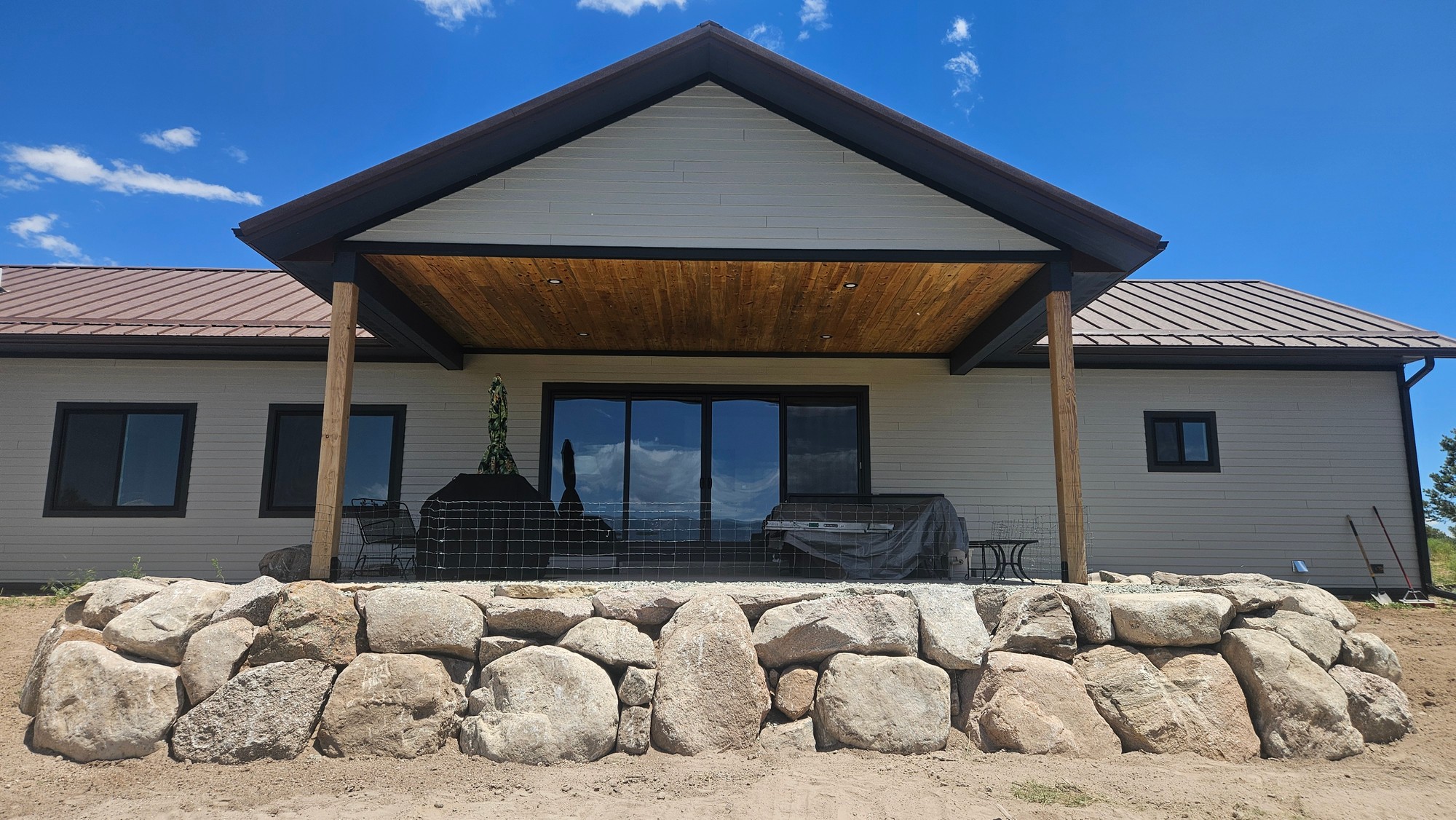 Boulder wall patio
Boulder wall
Landscaping