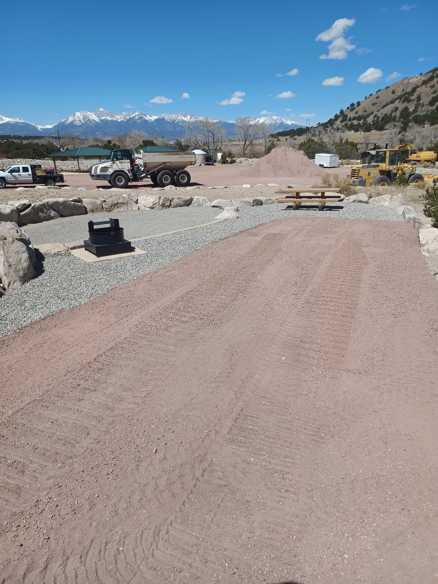 Boulder Walls 
Concrete 
Salida east